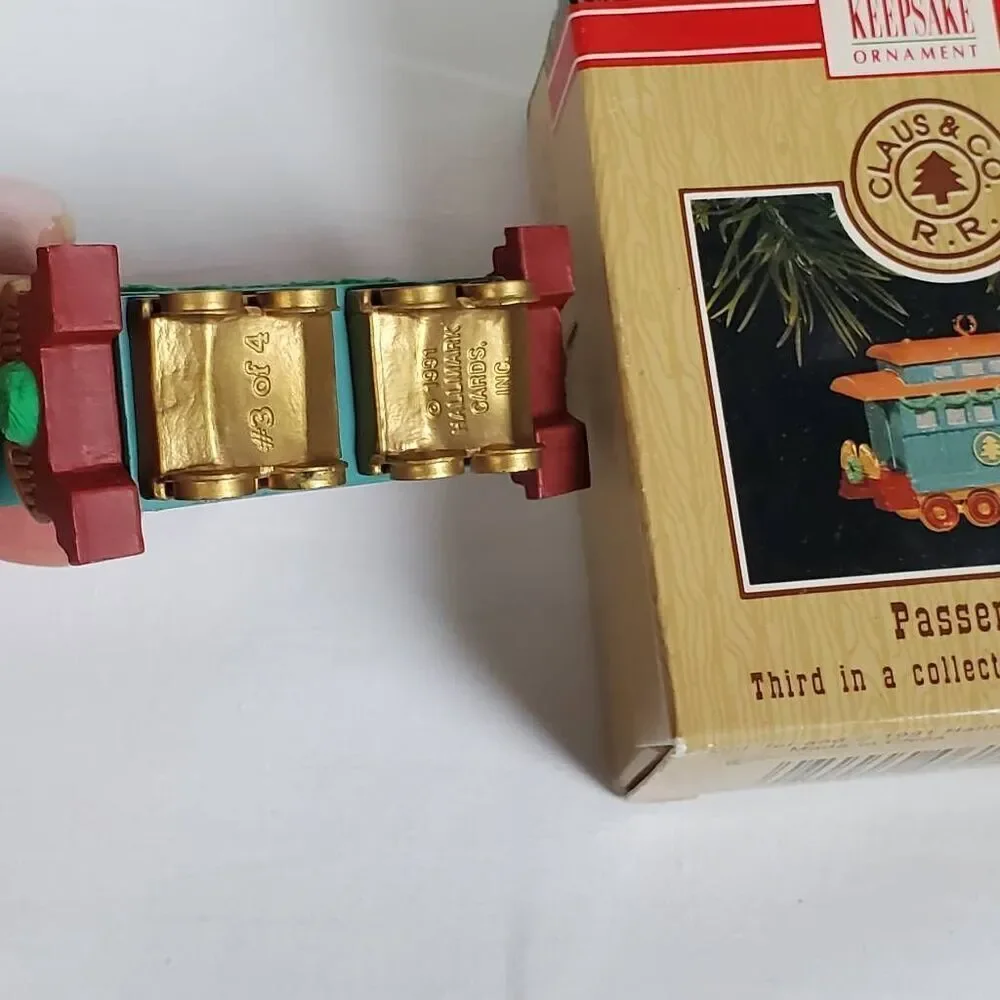 1991 Hallmark Keepsake Ornament Claus & Co. Railroad Passenger Car 3rd in Series